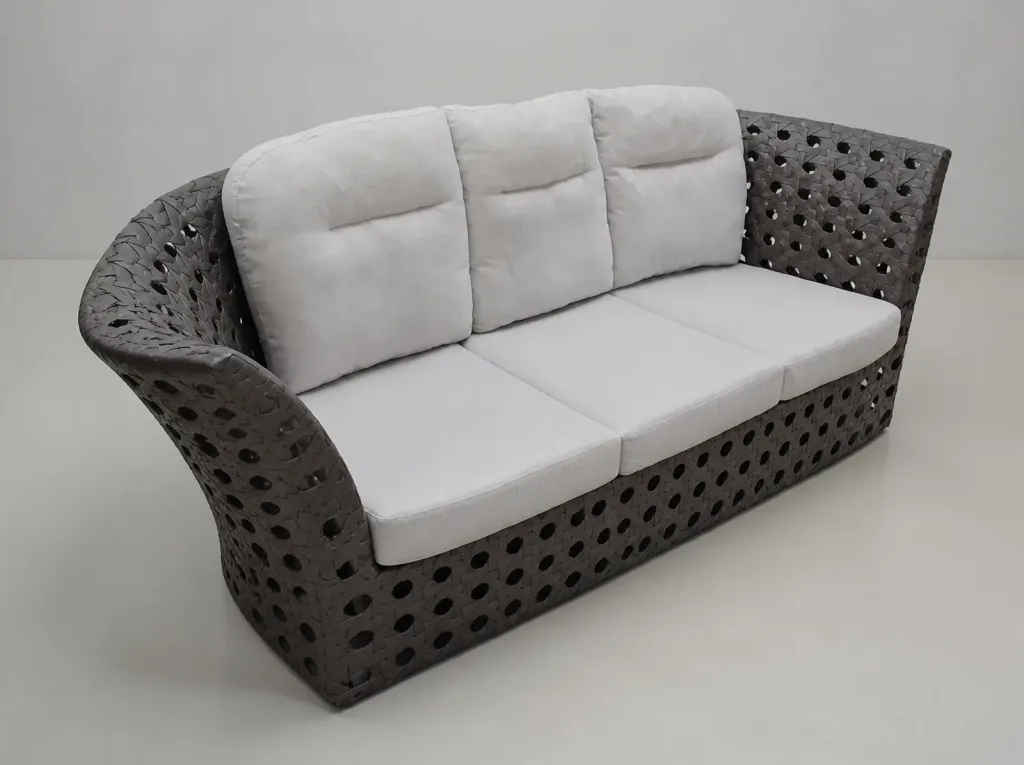 Dreiersofa der Lounge mit den drei Rückenkissen, Seeblick im Hintergrund (Gartenlounge Kissen, Polstermöbel nach Mass im Zürcher Oberland)