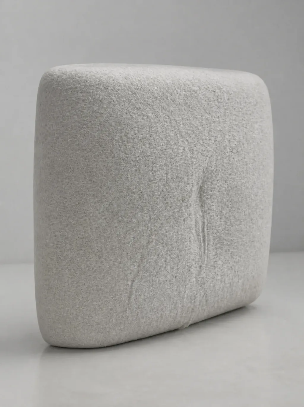 Womb Chair nach dem Transport: sichtbare Delle im Rückenteil | Knoll Womb Chair, Polsterreparatur bei der Egora Polsterei Wetzikon