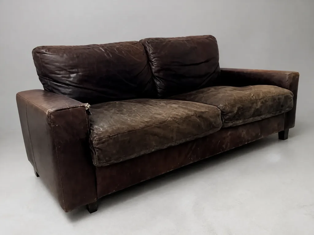 Das Sofa, Bezugsleder mit Altersglanz (Ledersofa, Sofa neu beziehen im Zürcher Oberland)