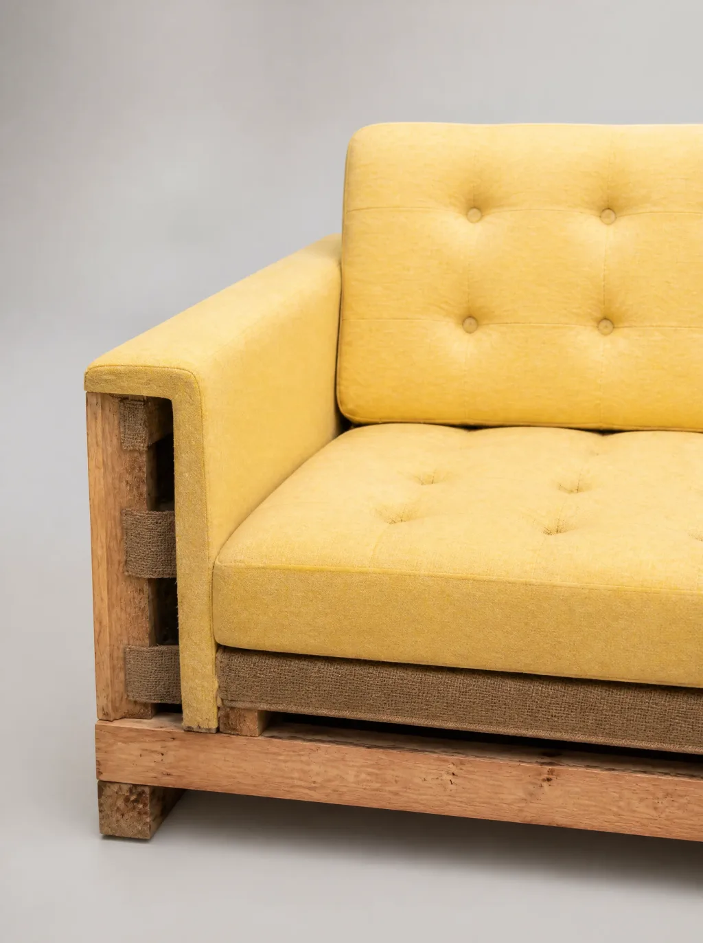 Sofa in Gelb mit neuer Schaumstoffpolsterung: Sofa neu beziehen bei der Egora Polsterei in Wetzikon